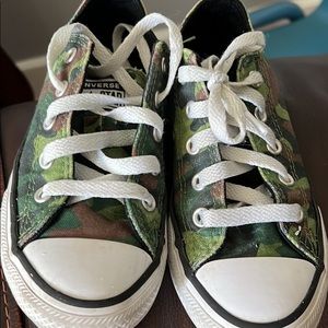 Boys Converse Size 1